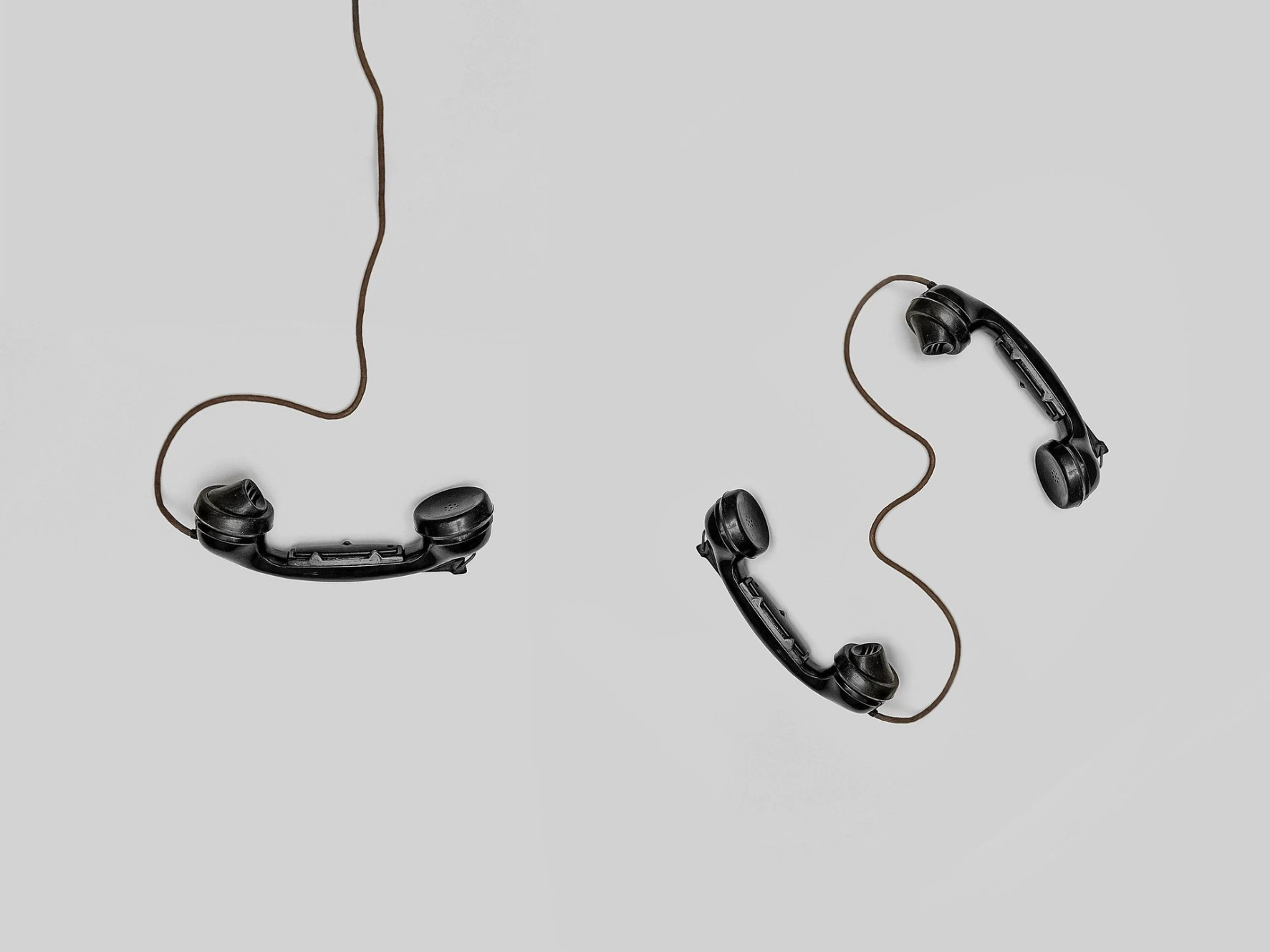 A icon of a telephone handset, representing the Contact Us page for deep clean services.